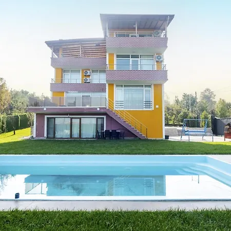 With Private Pool And Garden In Kartepe *