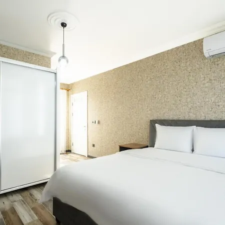 With Private Pool And Garden In Kartepe Casa de Férias Izmit