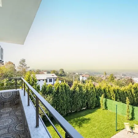 With Private Pool And Garden In Kartepe Casa de Férias *