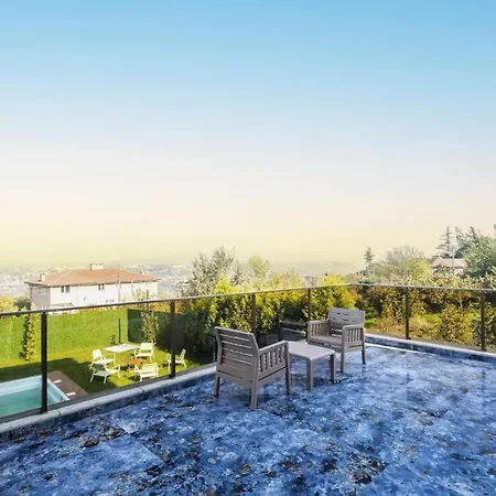 With Private Pool And Garden In Kartepe